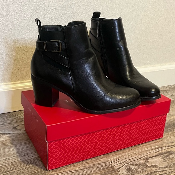 Black heeled ankle booties - Picture 2 of 4